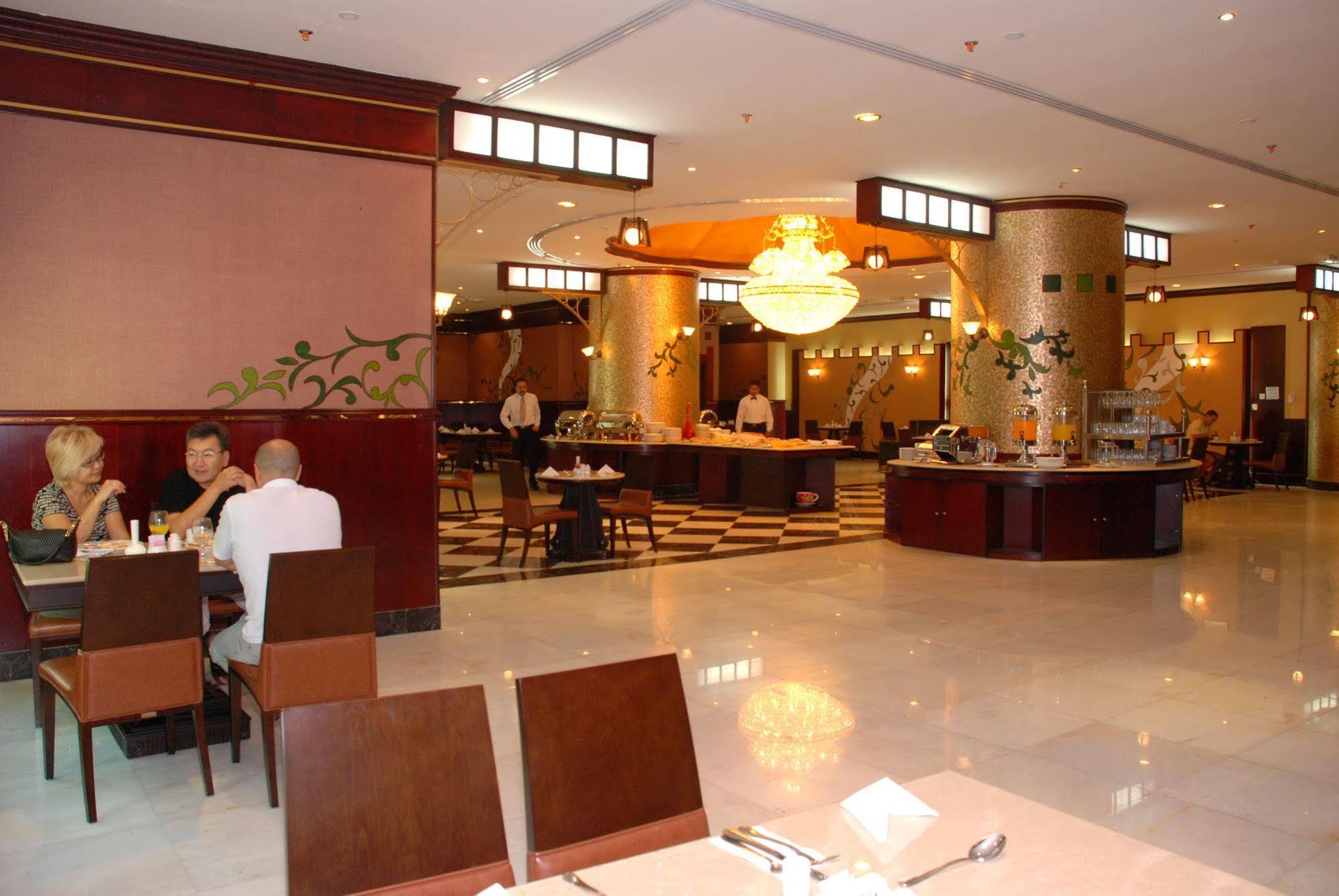 Al Bustan Tower Hotel Suites Sharjah Eksteriør bilde